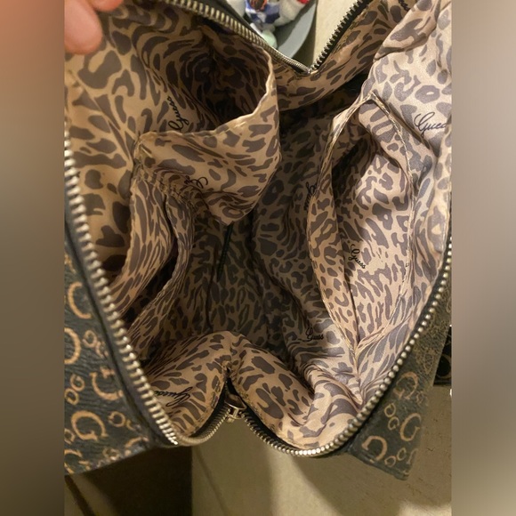 Guess crossbody purse - Picture 3 of 5